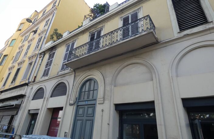 Studio dernier étage avec Ascenseur Place Garibaldi — photo 2