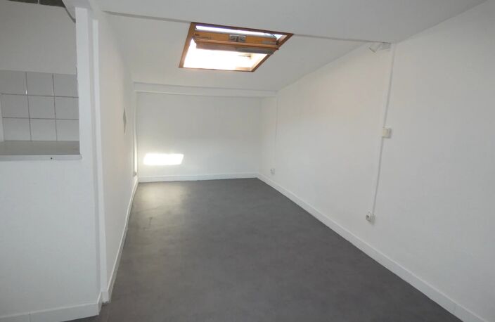 Studio dernier étage avec Ascenseur Place Garibaldi — photo 3