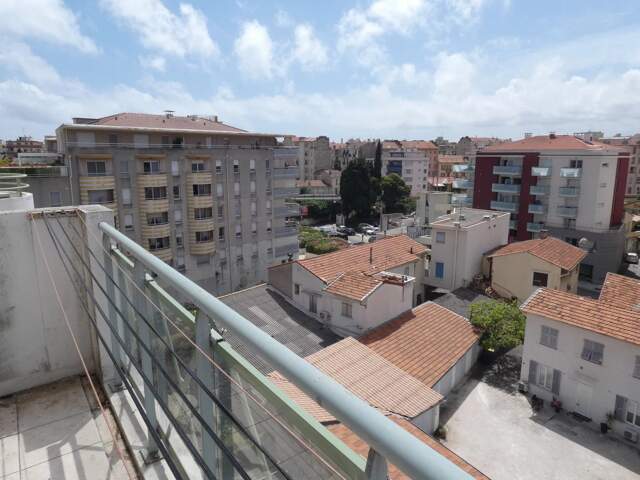 Studio dernier étage terrasse — photo du bien