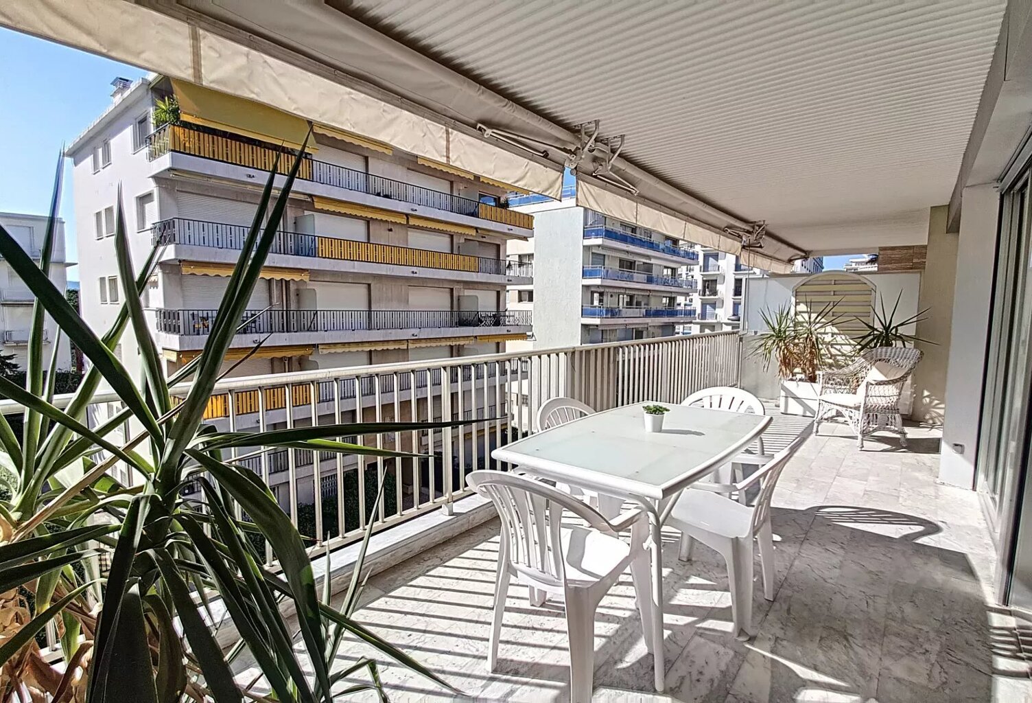 Cannes Palm Beach 2P avec belle terrasse ouest et proche mer — photo 1