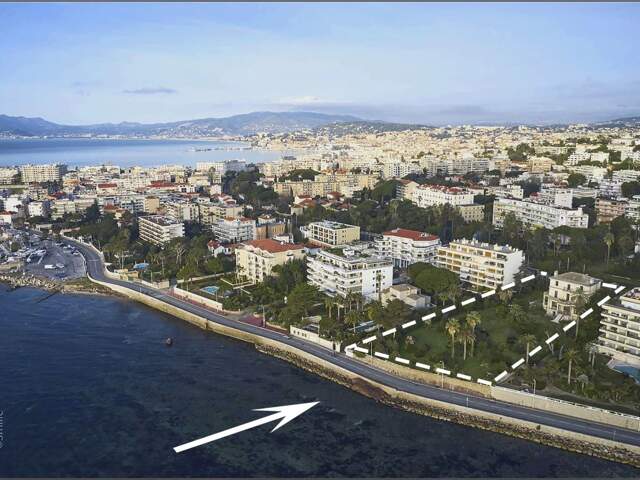 CANNES - PALM BEACH - Villa 1900 avec dépendances - Grand terrain sur la mer — photo du bien