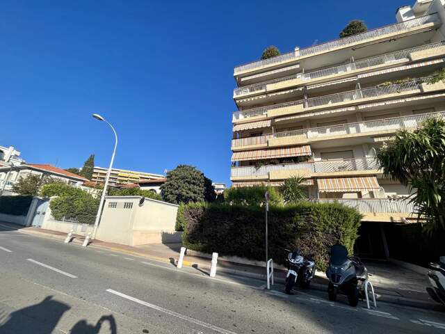 NICE - CHAMBRUN - STUDIO BALCON - A RENOVER — photo du bien