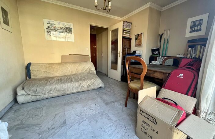 NICE - CHAMBRUN - STUDIO BALCON - A RENOVER — photo 3