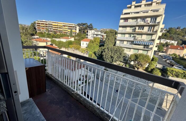 NICE - CHAMBRUN - STUDIO BALCON - A RENOVER — photo 4