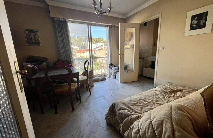 NICE - CHAMBRUN - STUDIO BALCON - A RENOVER — photo 5