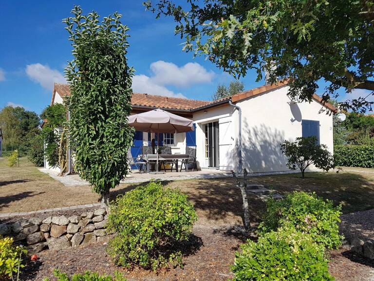 Maison avec belle terrasse à vendre, golf Les Forges 79 — photo 1