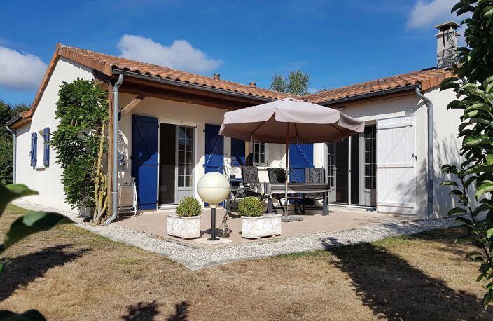 Maison avec belle terrasse à vendre, golf Les Forges 79 — photo 2
