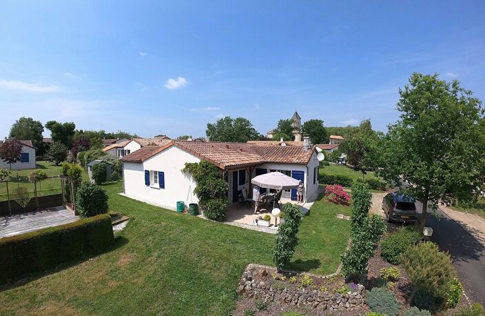 Maison avec belle terrasse à vendre, golf Les Forges 79 — photo 3
