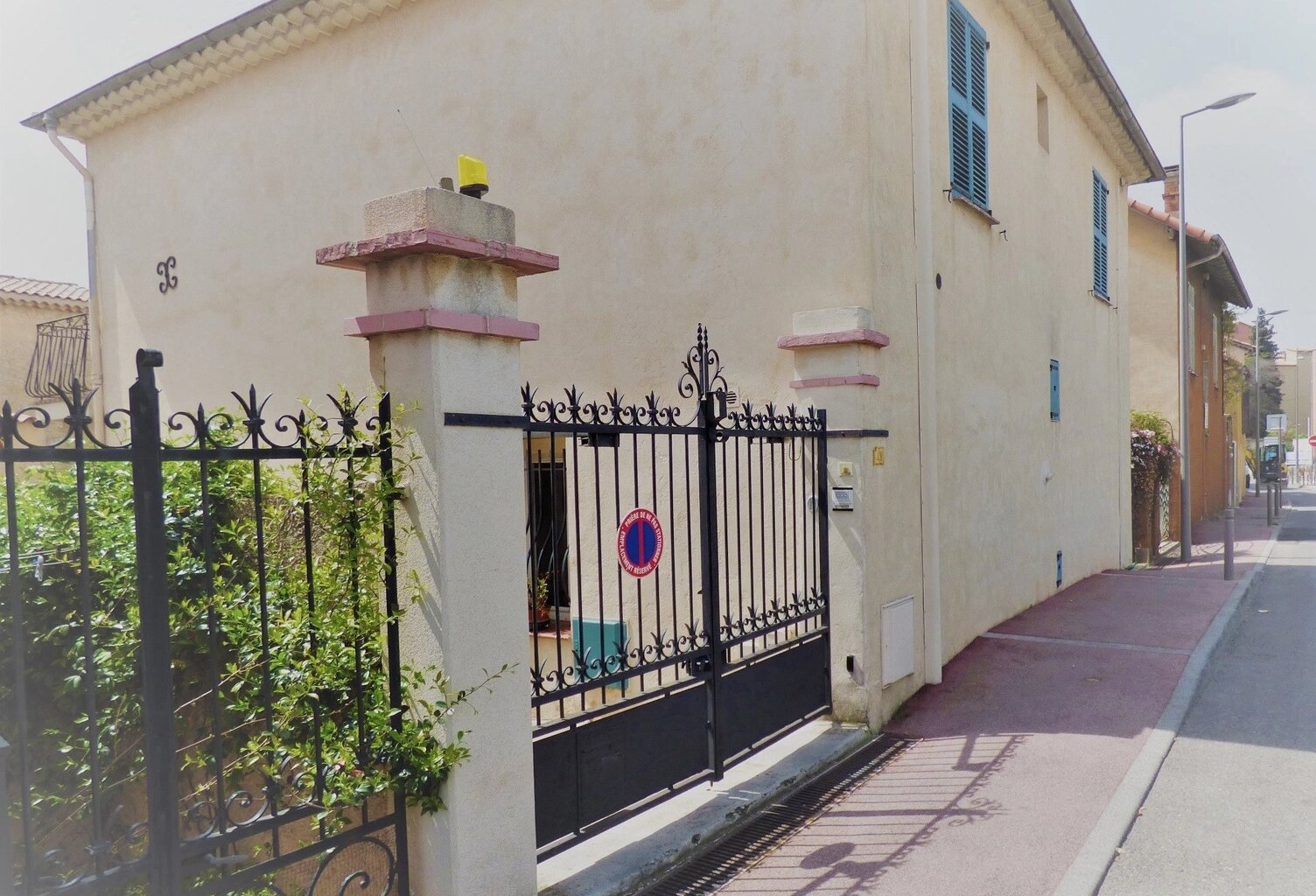 Maison de ville à vendre sur la Côte d'Azur,  à Vallauris — photo 1