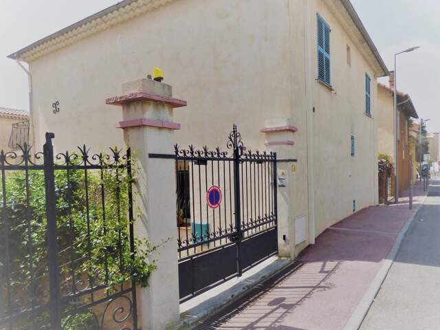 Maison de ville à vendre sur la Côte d'Azur,  à Vallauris — photo du bien