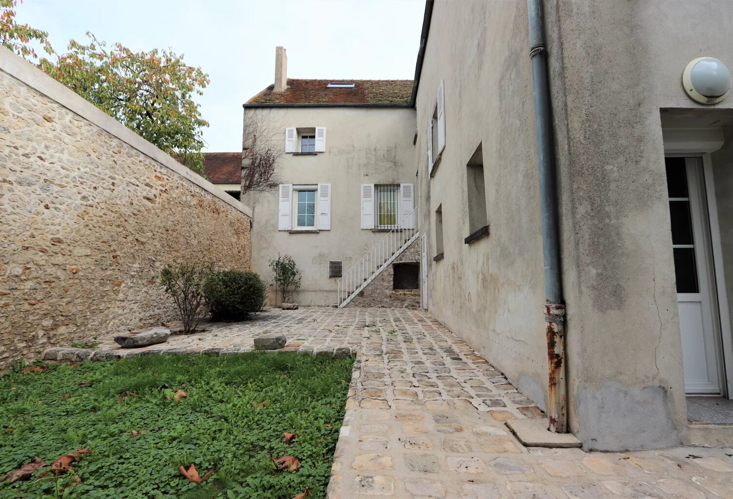 Vente bureau 10 pièces  Périgny (94520) — photo 1