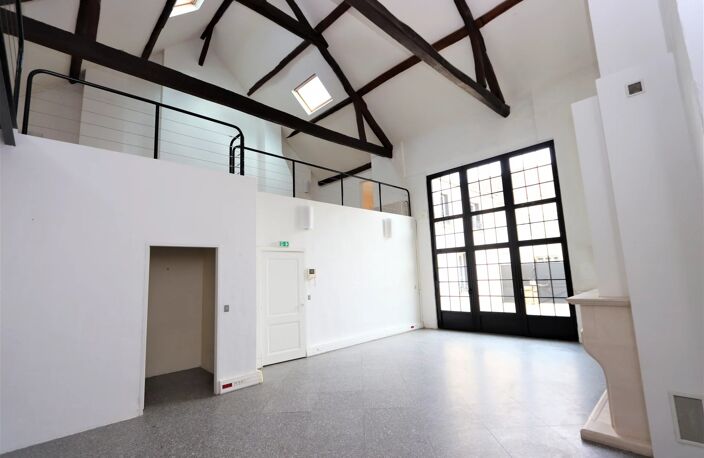 Vente bureau 10 pièces  Périgny (94520) — photo 2