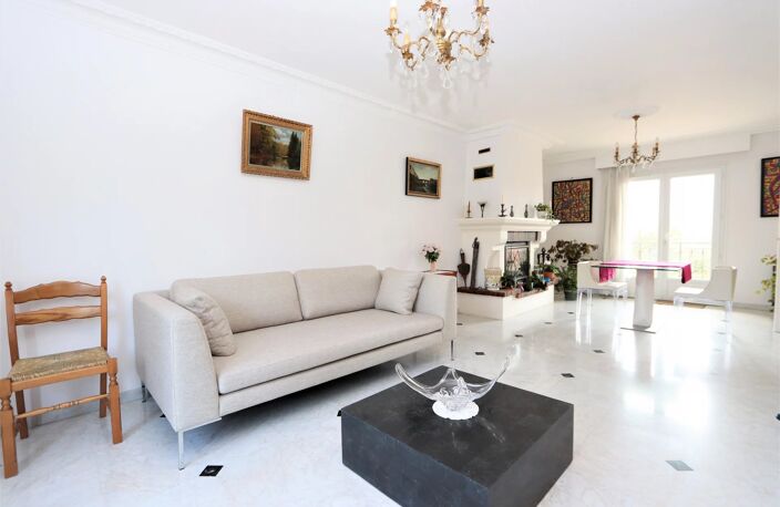 Vente maison 7 pièces 176 m² Mandres-les-Roses (94520) — photo 2