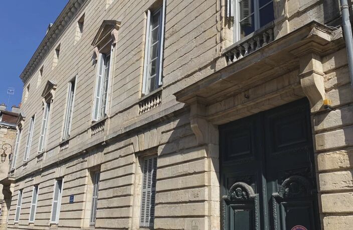 Bureaux DIJON Centre 194 000 euros. Parking. — photo 2