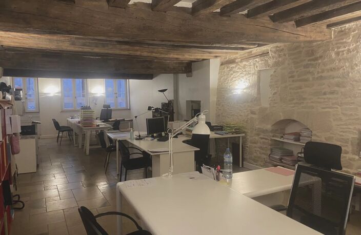 Bureaux DIJON Centre 194 000 euros. Parking. — photo 3