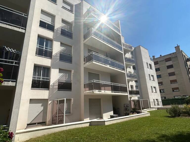 A LOUER - Appartement 3 pièces de 72 m² CHARTRES avec place de parking — photo 1