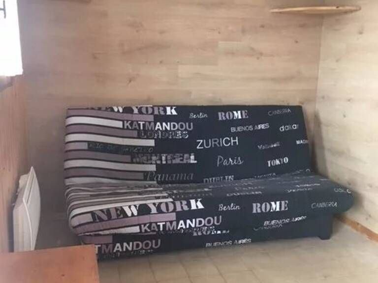 Loyer mensuel : 350€ CC (copro + tom) — photo 1