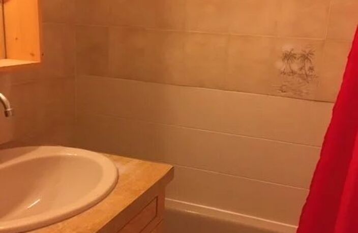 Loyer mensuel : 350€ CC (copro + tom) — photo 5