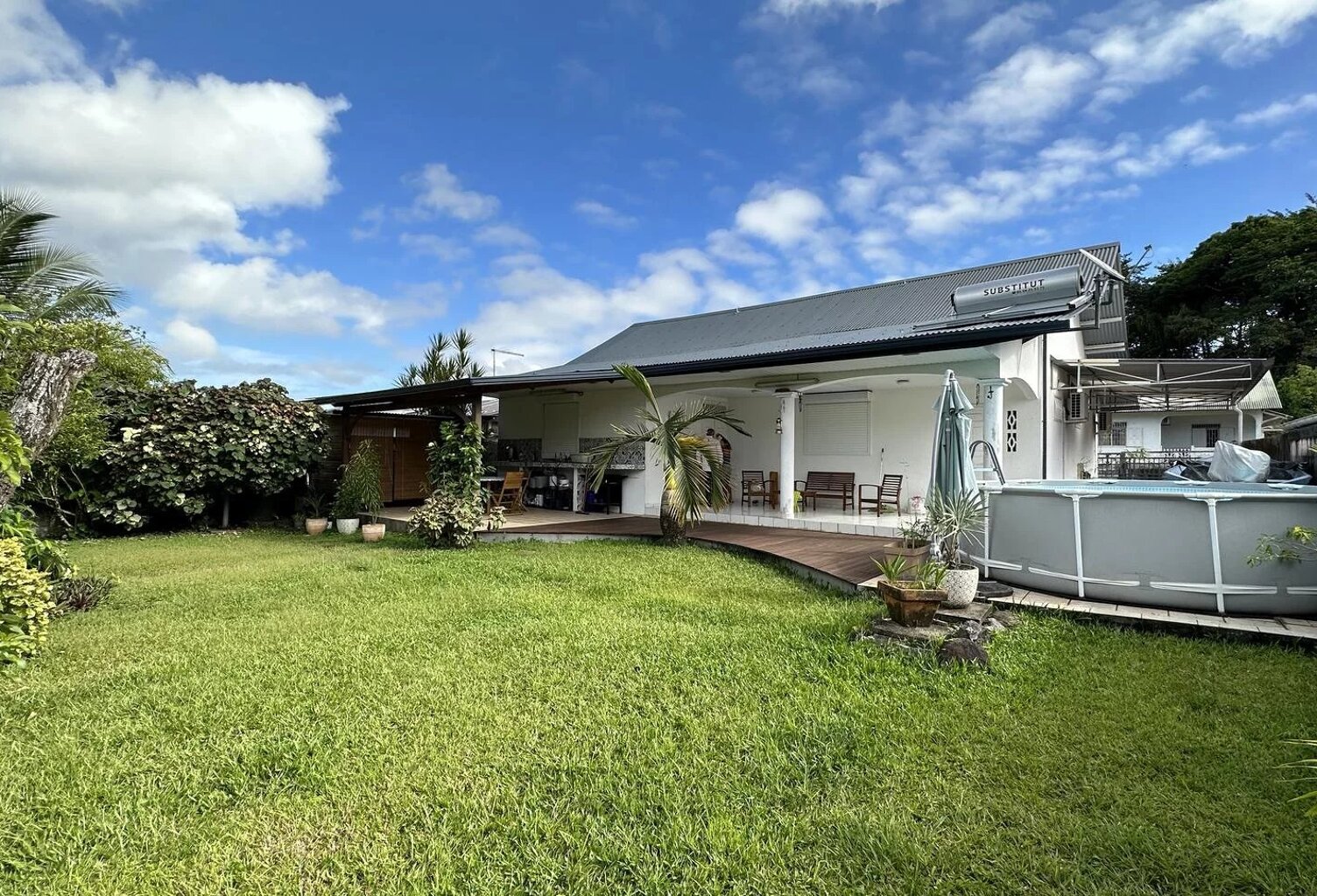 VILLA - REMIRE-MONTJOLY — photo 1