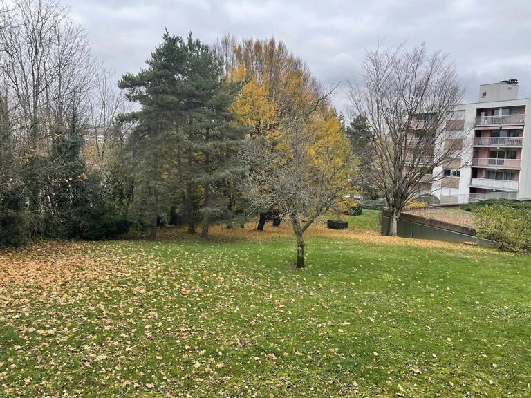 Bas de la rue de Chalezeule, Lumineux T2 avec vue — photo 1