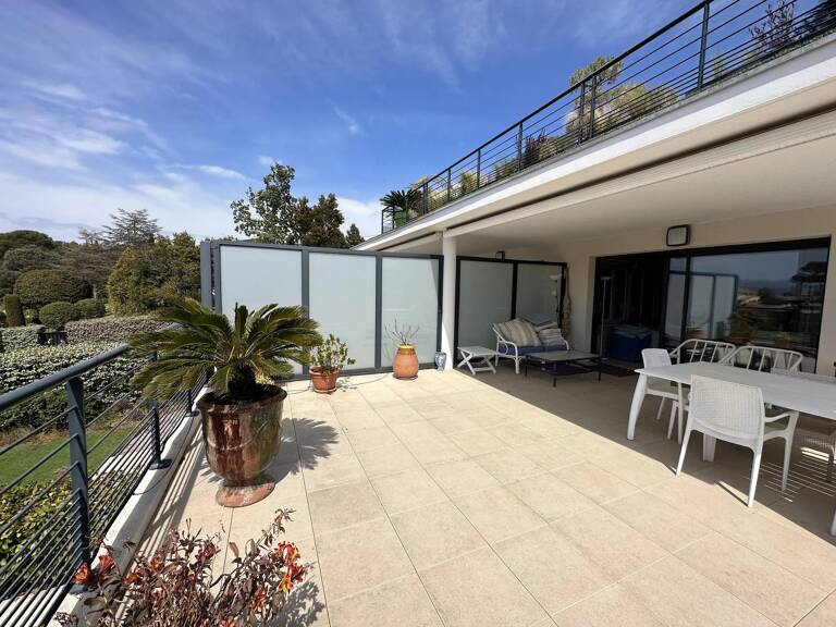 SAINT-RAPHAËL -3 PIÈCES - LARGE TERRASSE - RARE — photo 1