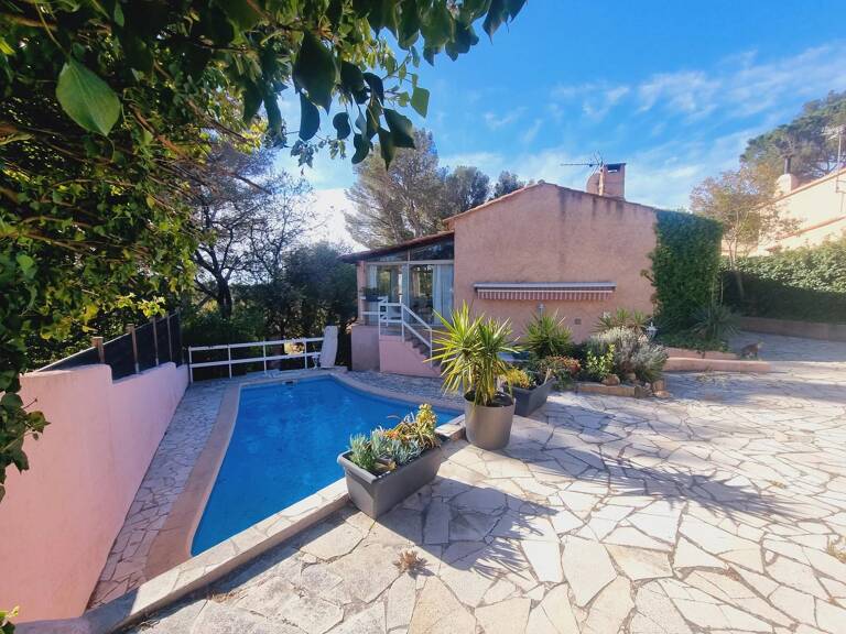 Maison 4 pièces de 100 m² avec Piscine. — photo 1