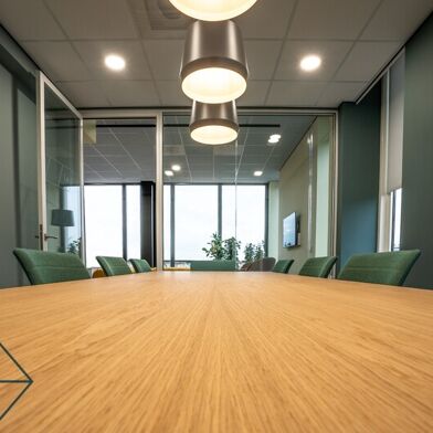 Bureau  744300 €