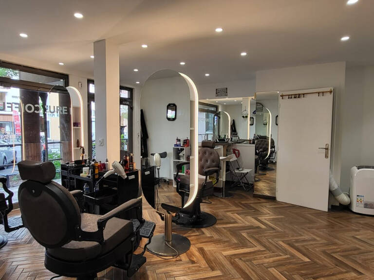 SALON DE COIFFURE Villeurbanne 55 m2 — photo 1