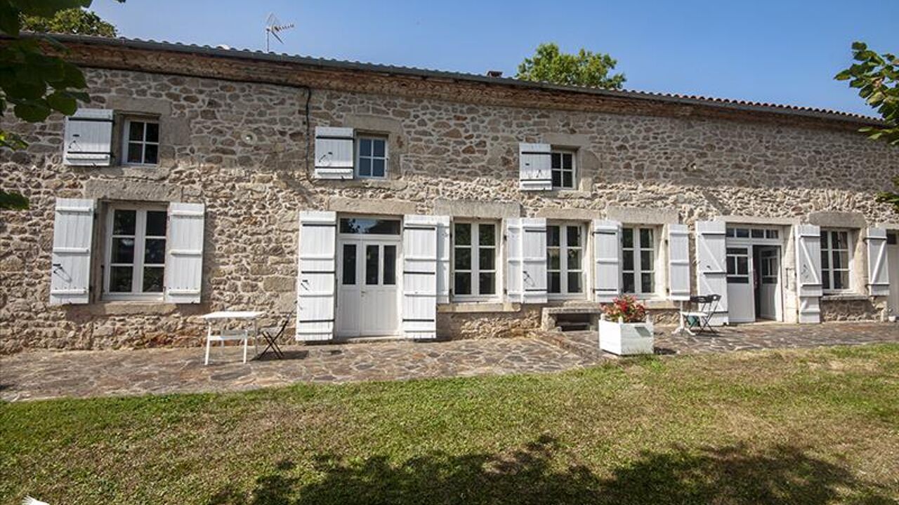 maison 9 pièces 300 m2 à vendre à Abjat-sur-Bandiat (24300)