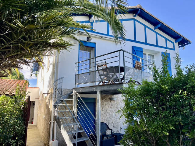 VILLA STYLE BASQUE PROCHE PLAGES ET PORT DE PLAISANCE AU PR — photo du bien