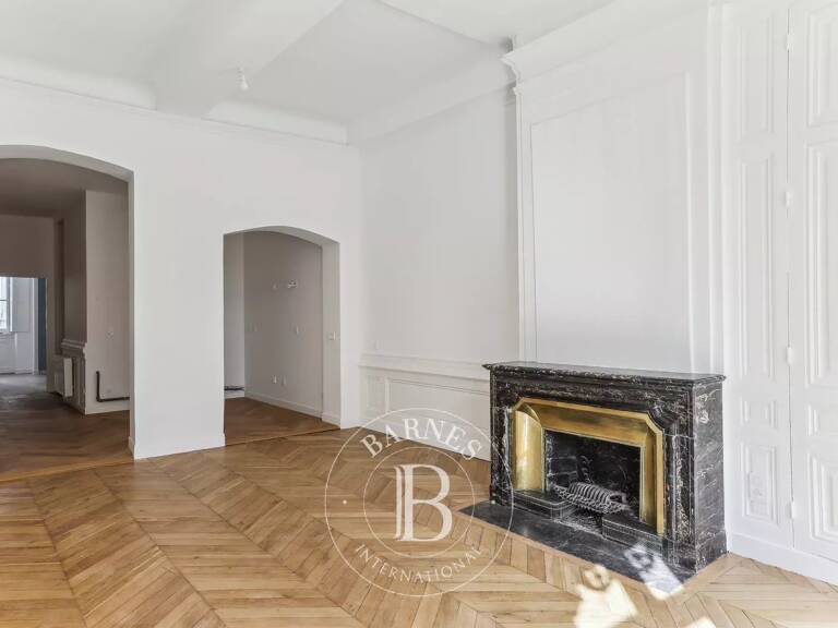 Lyon 2 - Cordeliers- Appartement de 104,04 m² - Vue dégagée sur le Rhône -Etage élevé - 3 chambres — photo 1