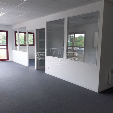 Bureau 3 pièces 765 €