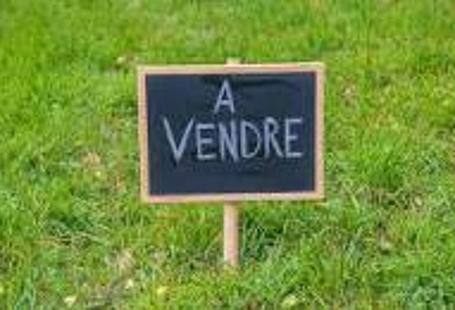 À VENDRE - TERRAIN À BATIR - CLARENSAC — photo 1