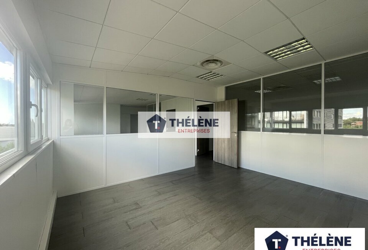 BUREAUX à LOUER — photo 1
