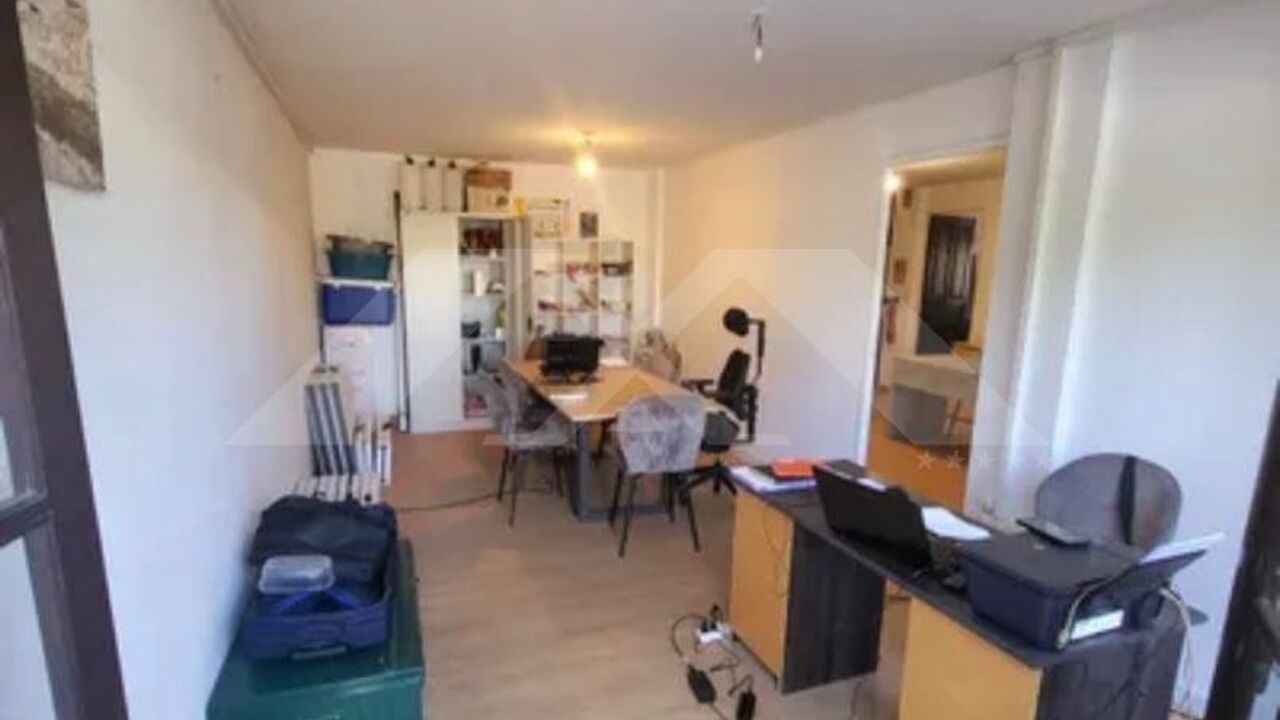 bureau  pièces 7 m2 à louer à Saint-Pierre (97410)