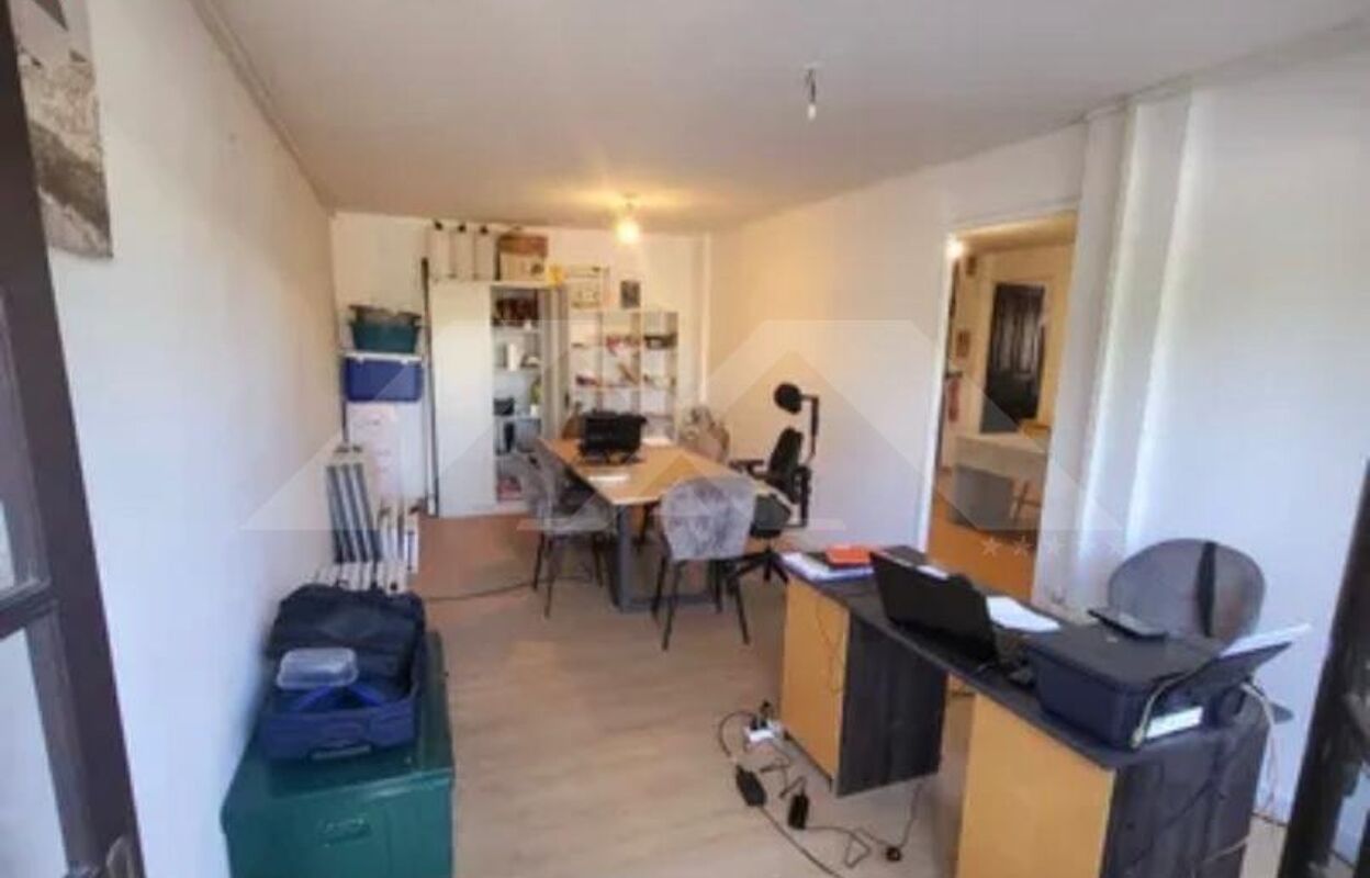 bureau  pièces 7 m2 à louer à Saint-Pierre (97410)