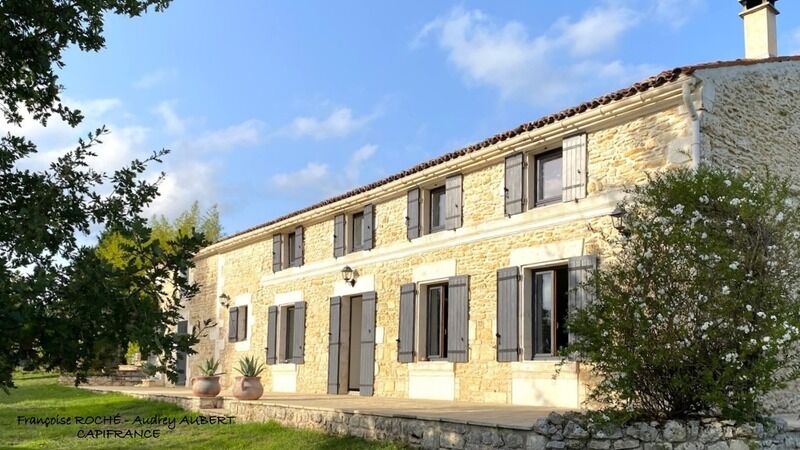 Villa / Maison 8 pièces  à vendre Bussac-sur-Charente 17100