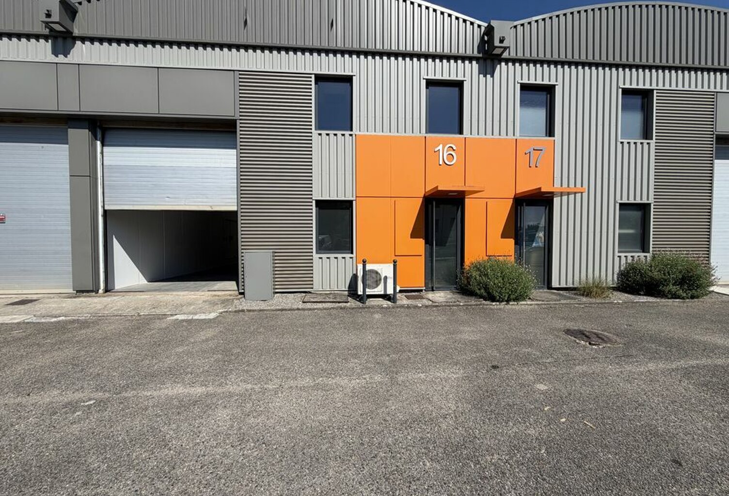 à LOUER — photo 1