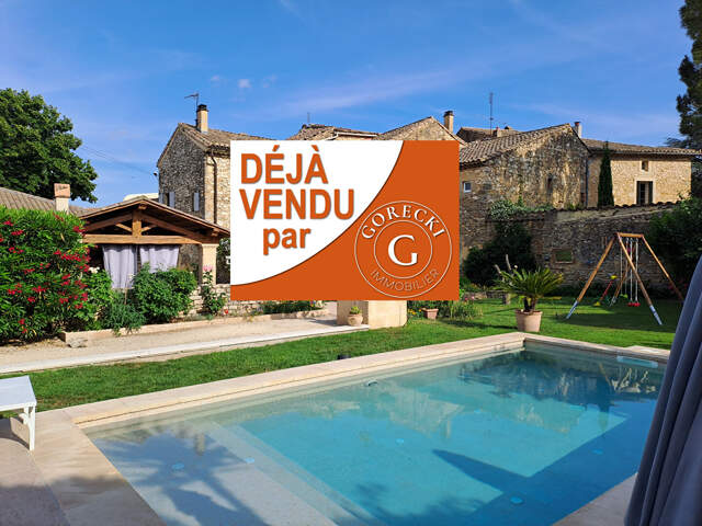 Belle maison en pierre avec piscine — photo du bien