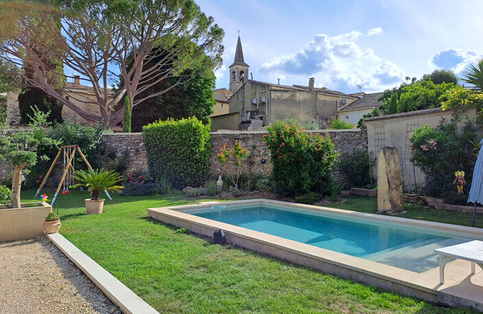 Belle maison en pierre avec piscine — photo 3