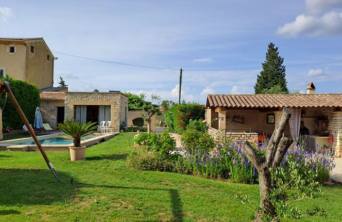 Belle maison en pierre avec piscine — photo 5
