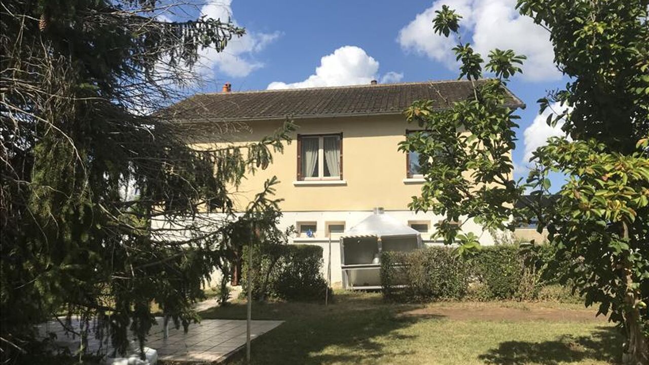 maison 4 pièces 82 m2 à vendre à Saint-Amand-Montrond (18200)