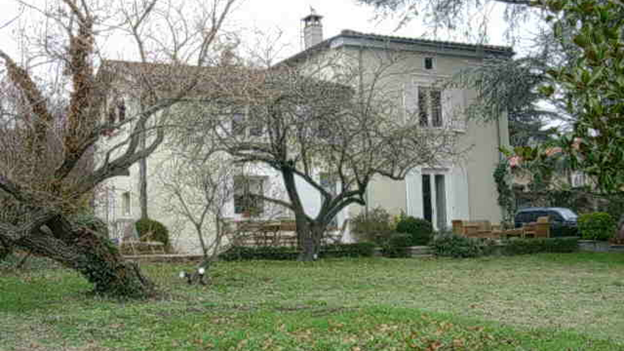 maison 6 pièces 201 m2 à louer à Saint-Genis-les-Ollières (69290)