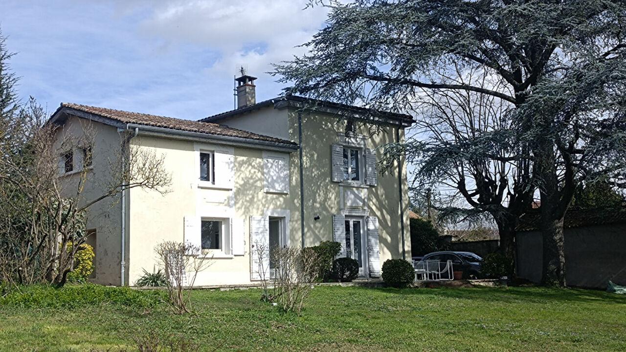 maison 8 pièces 201 m2 à louer à Saint-Genis-les-Ollières (69290)