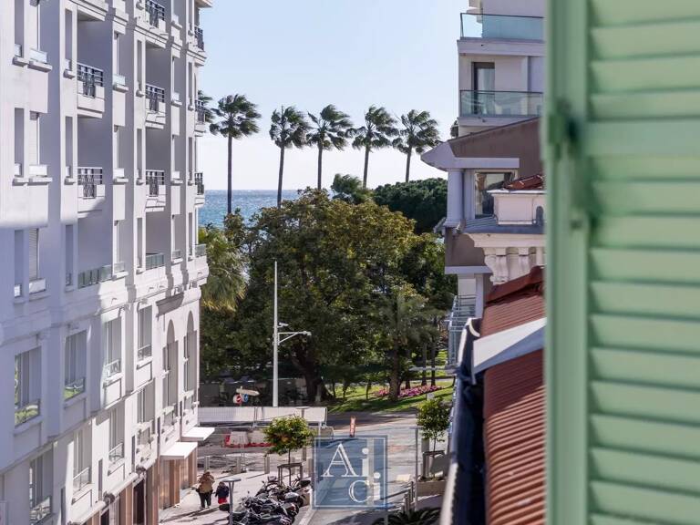 Cannes à 50 m du Palais. Magnifique Loft en dernier étage — photo 1