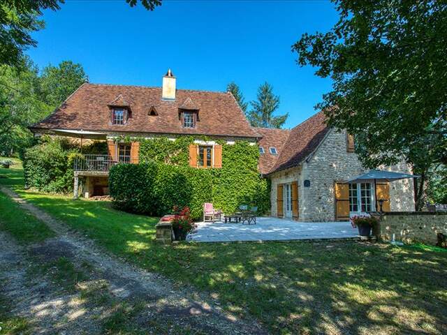 Maison en pierre de 10 pièces principales — photo du bien