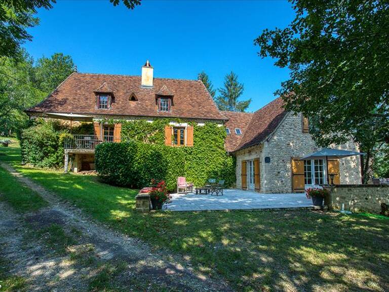 Maison en pierre de 10 pièces principales — photo 1