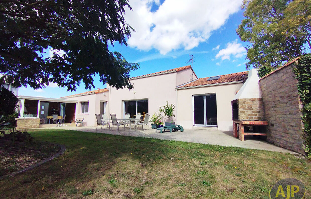 maison 6 pièces 131 m2 à vendre à Montaigu-Vendée (85600)