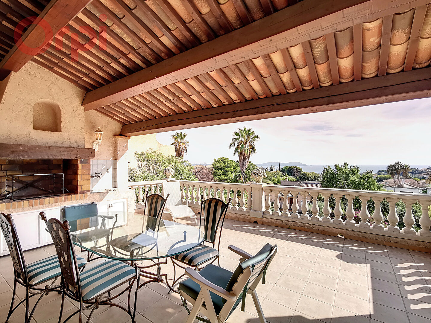 Photo Vente Maison 212 m² à Carqueiranne 1 100 000 ¤ image 2/4