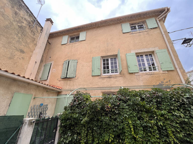 Immeuble de rapport à BEZOUCE, situé à 10 km à l'est de Nîme — photo 1
